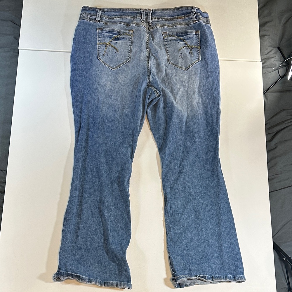 Zanadi Embellished Blue Jeans with Stretch and Slight Flare Size 24W Inseam 29” - Picture 10 of 10